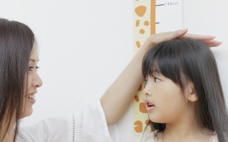 女の子のランドセル選びで悩んだら、まずは身長で選びましょう！